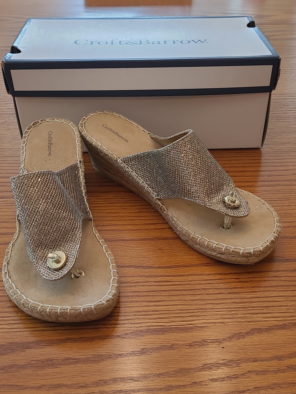 NIB Croft and Barrow Gold Metallic Wedge Thong  Espadrille Sandals
